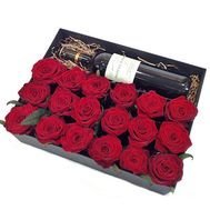 Dāvanu kaste ar 15 sarkanām rozēm un sarkanvīnu 13%