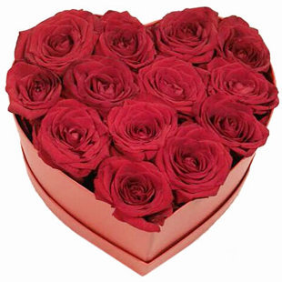 Sarkanas rozes sirds formas dāvanu kastē (pēc izvēles - 3 izmēri)