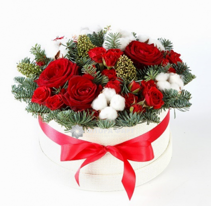 Kompozīcija "Rozes ar skujām"