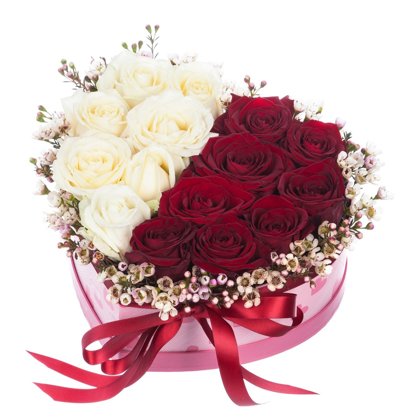 Sarkano un balto rožu sirds dāvanu kaste